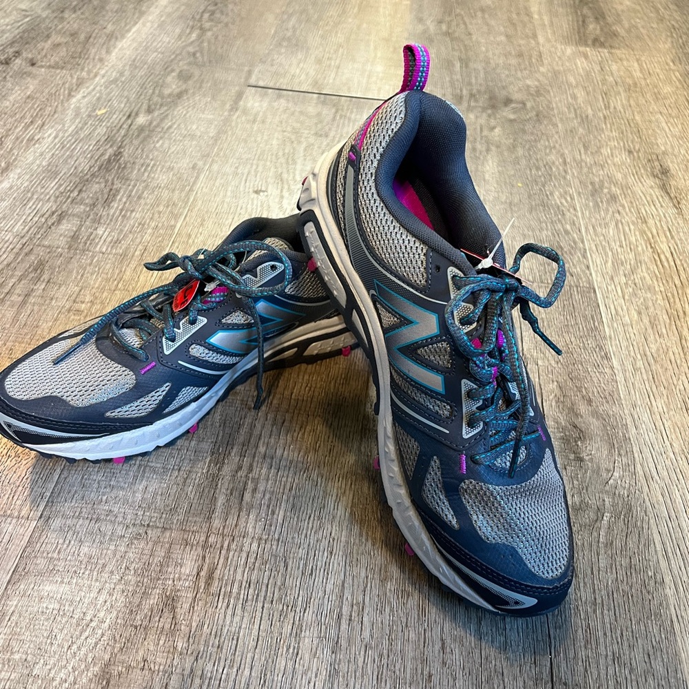 New Balance All Terrain Tennis Shoes Sneakers NWT Women's size 10 wide